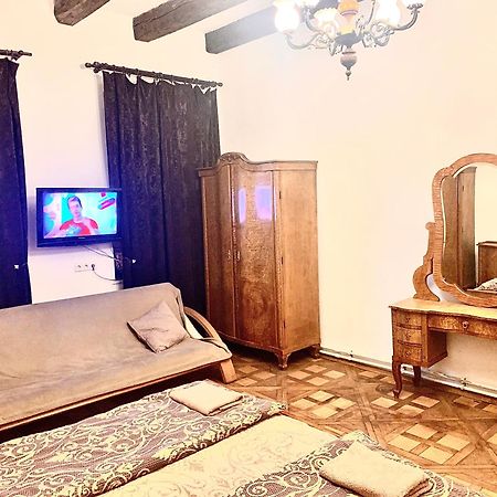 Apartments In The Customs Square Лвив Екстериор снимка