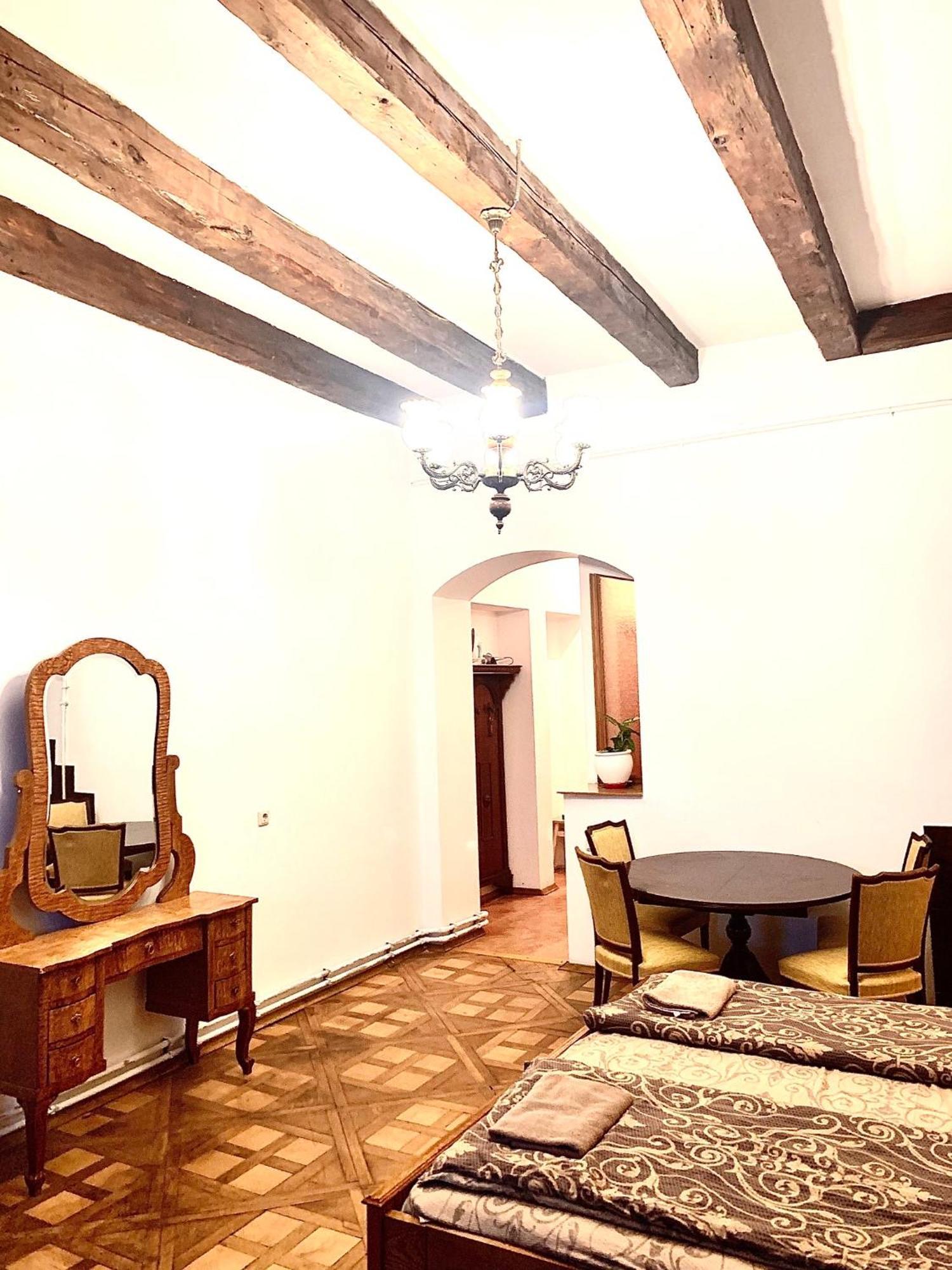 Apartments In The Customs Square Лвив Екстериор снимка